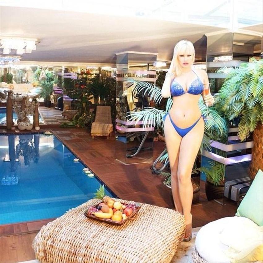 Adnan Oktar'ın kediciği Tülay Kumaşçı