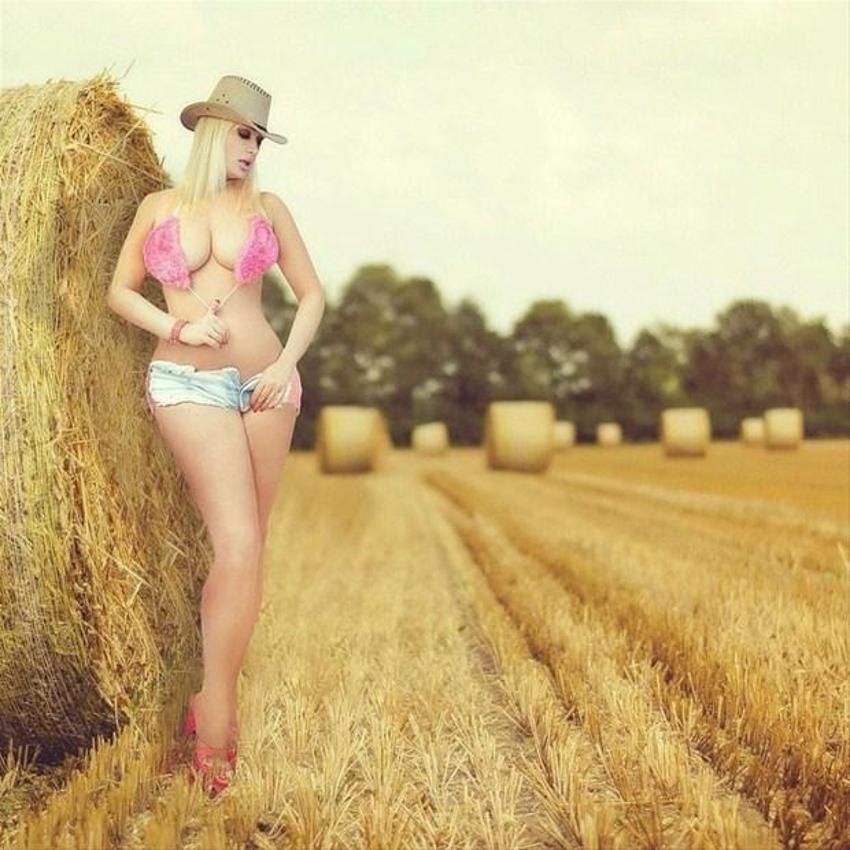 Adnan Oktar'ın kediciği Tülay Kumaşçı