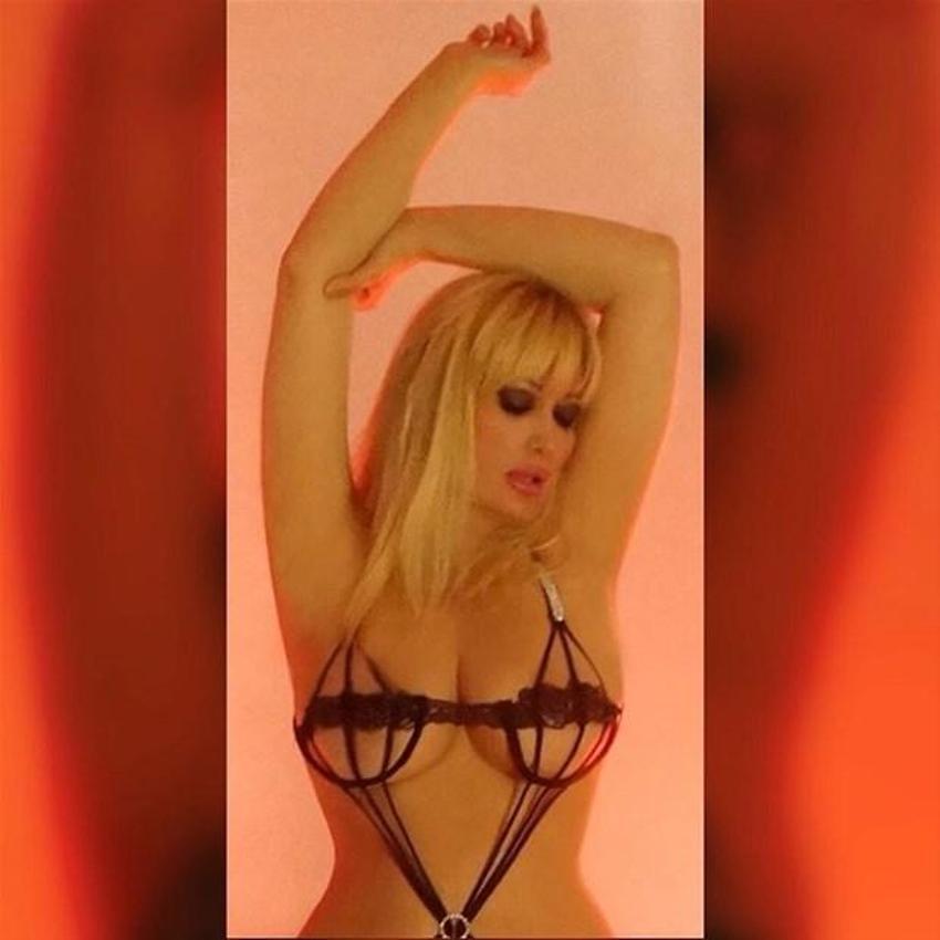 Adnan Oktar'ın kediciği Tülay Kumaşçı