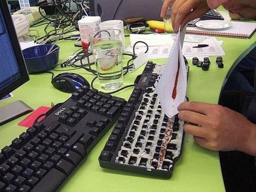 Efsane 1 Nisan şakaları