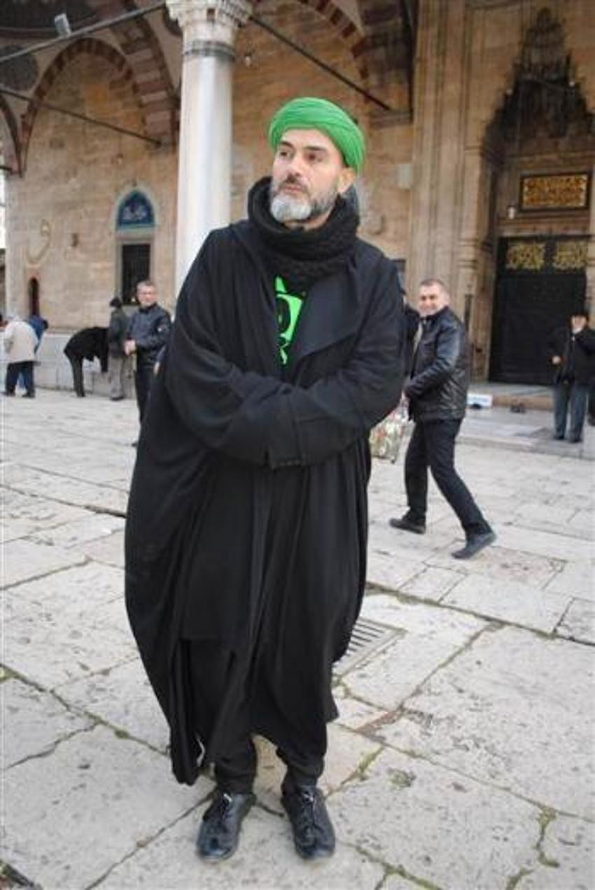 Maneviyata yönelen ünlüler