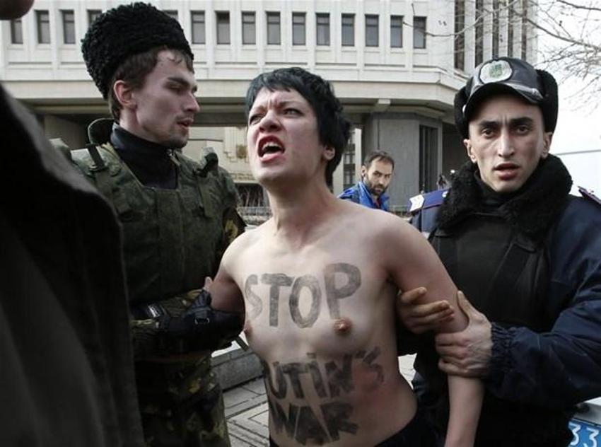FEMEN'den bayrak yakma kampanyası