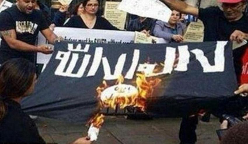 FEMEN'den bayrak yakma kampanyası