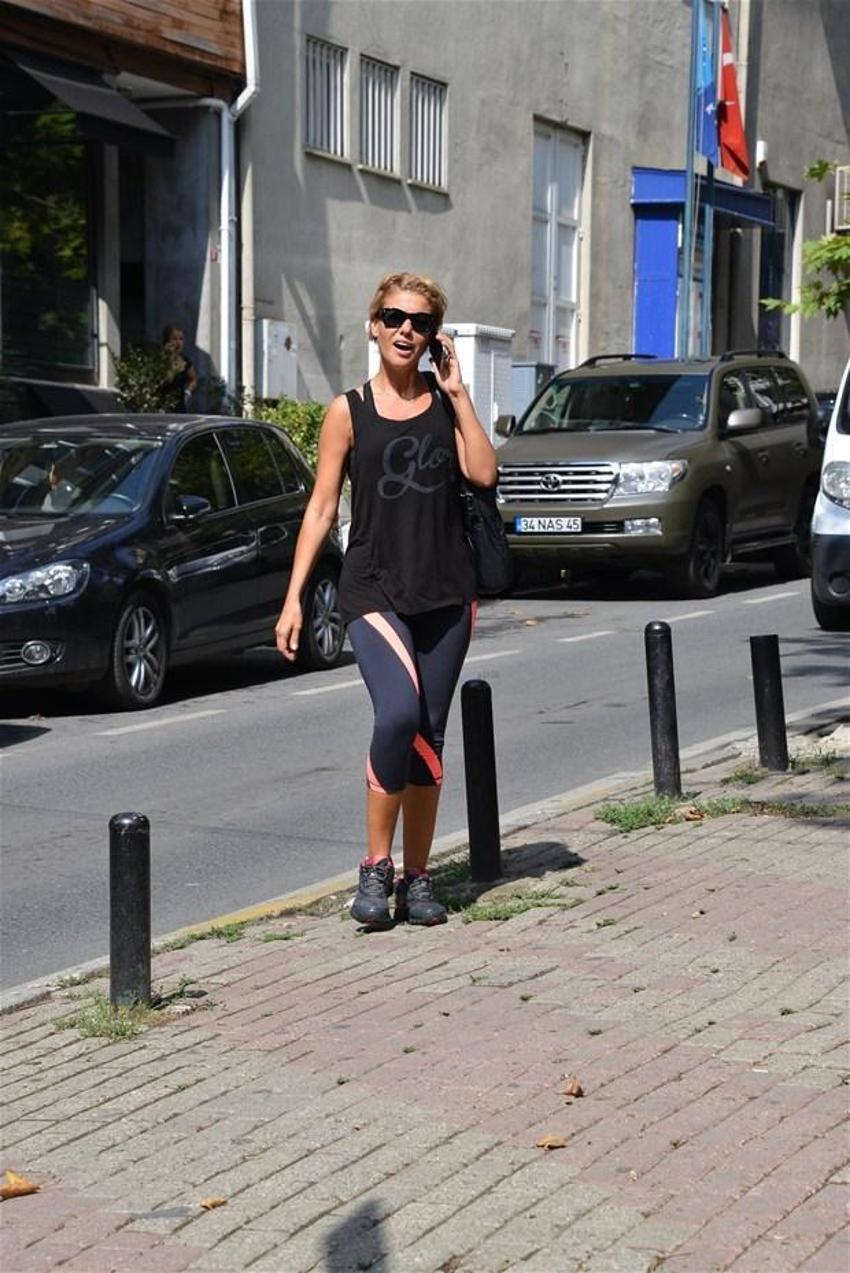 Gülben Ergen evinin kapılarını açtı