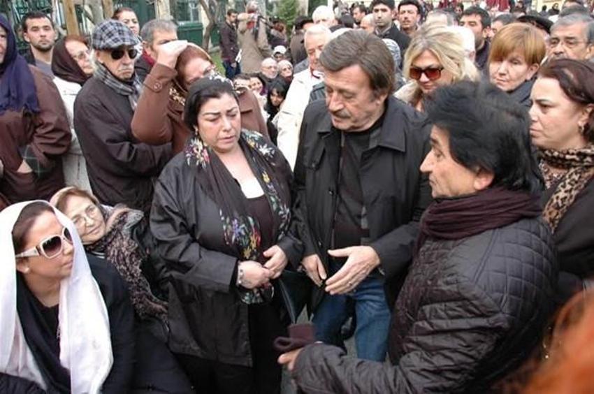 Adnan Şenses son yolculuğuna uğurlandı