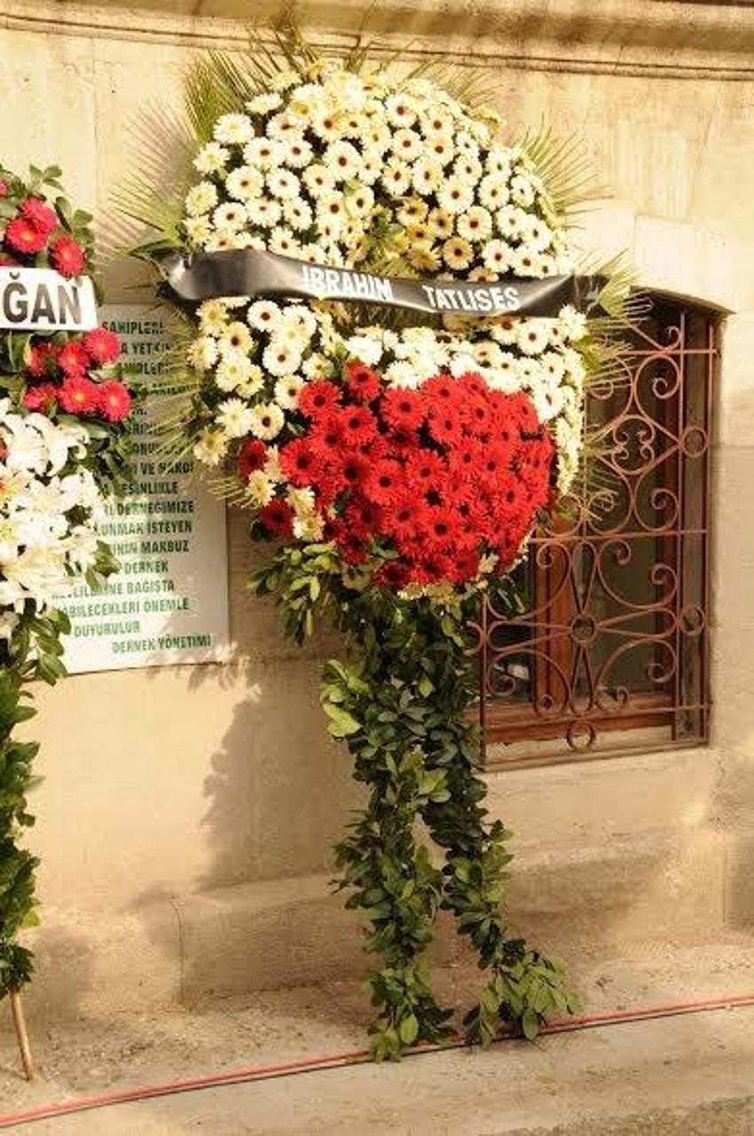 Adnan Şenses son yolculuğuna uğurlandı