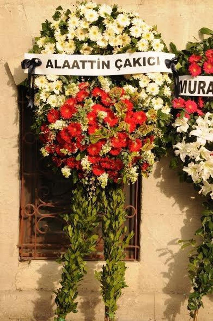 Adnan Şenses son yolculuğuna uğurlandı