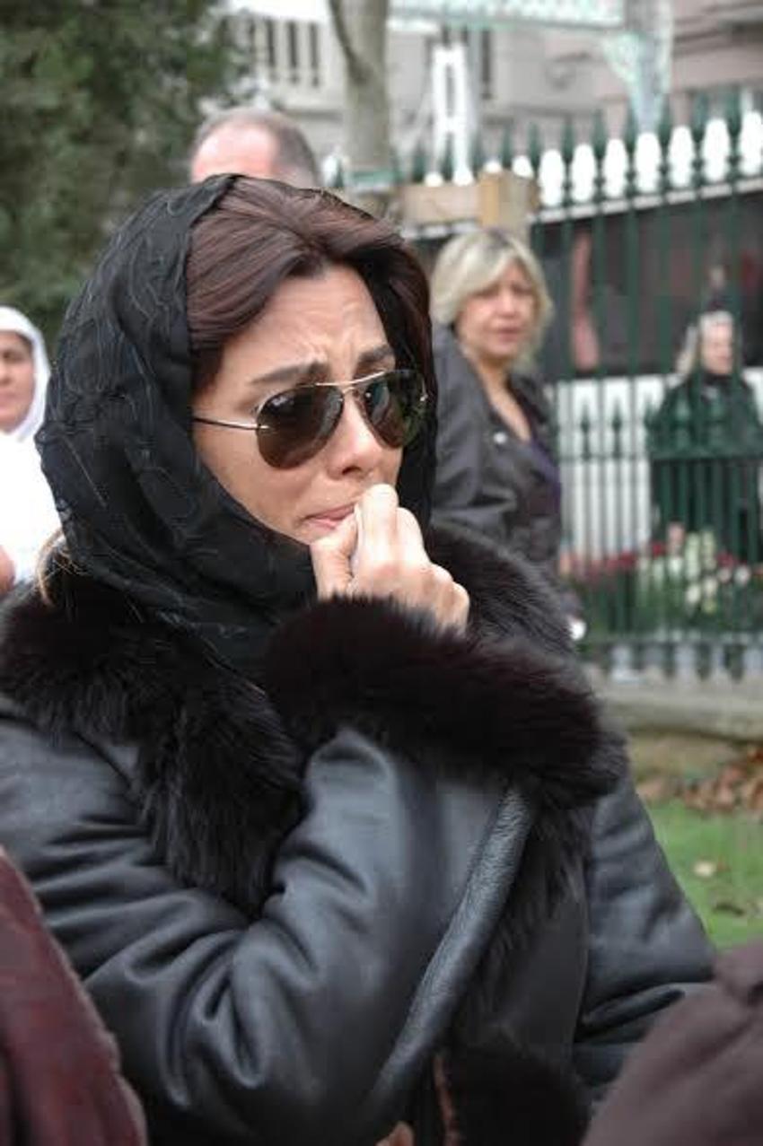 Adnan Şenses son yolculuğuna uğurlandı