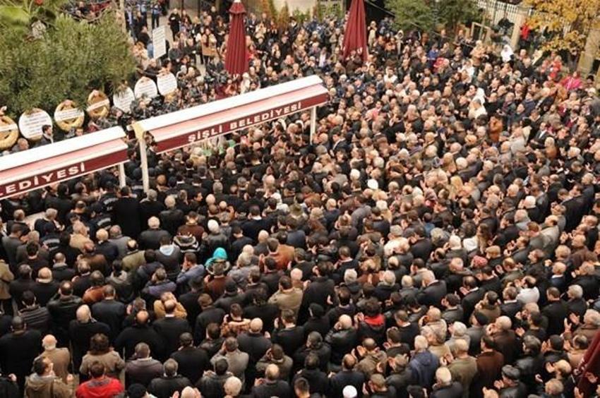Adnan Şenses son yolculuğuna uğurlandı