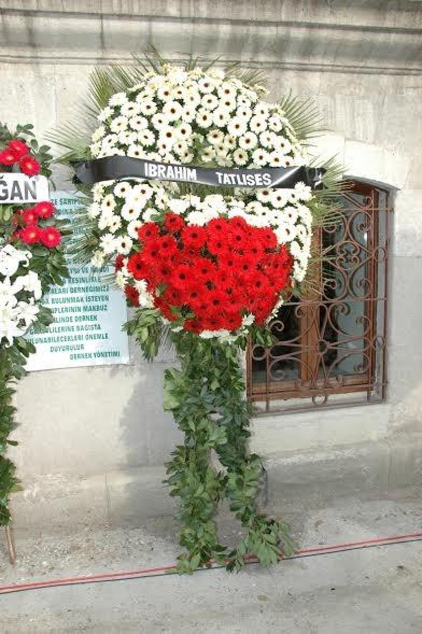 Adnan Şenses son yolculuğuna uğurlandı