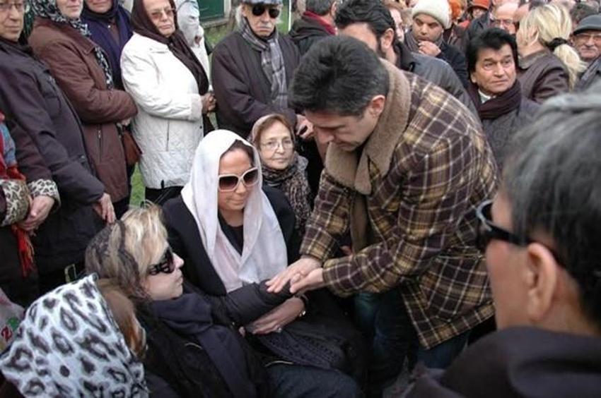 Adnan Şenses son yolculuğuna uğurlandı