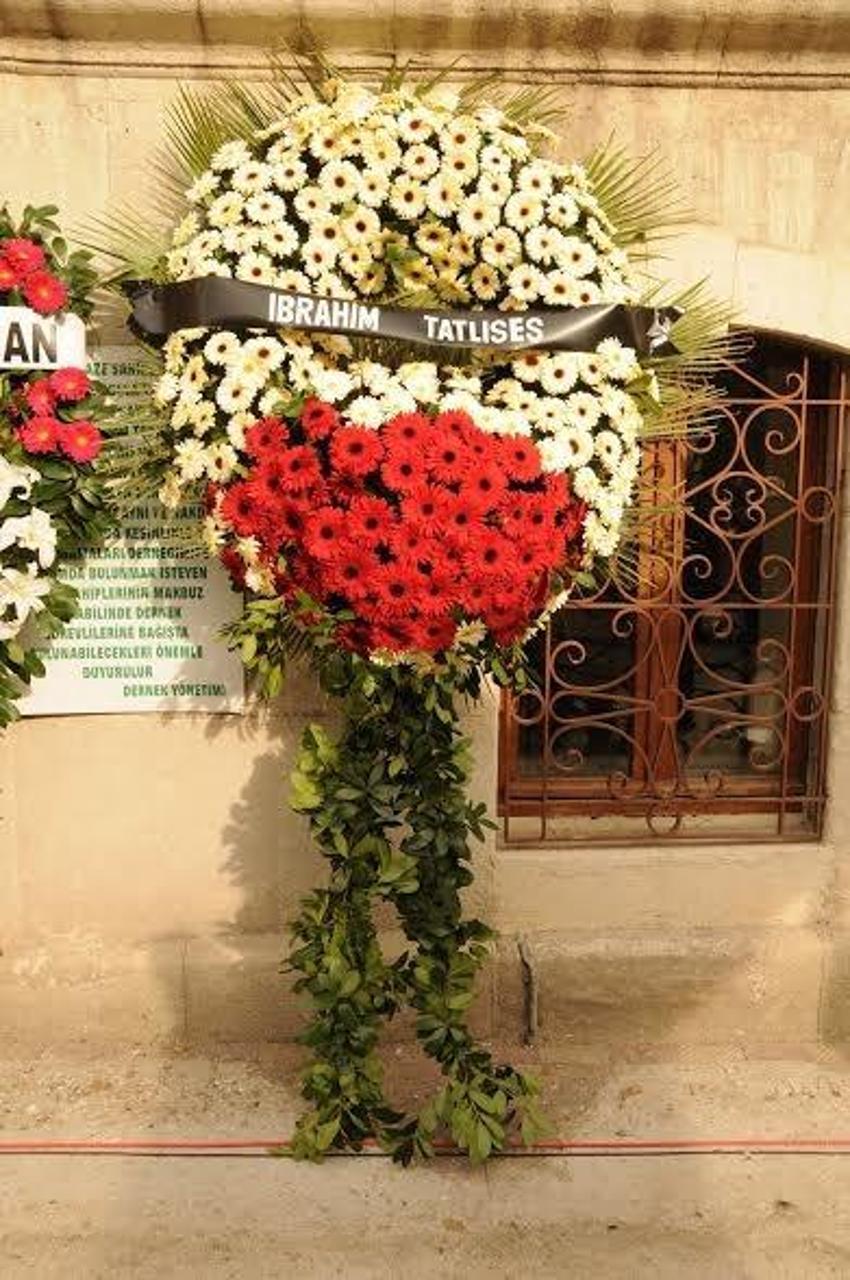 Adnan Şenses son yolculuğuna uğurlandı