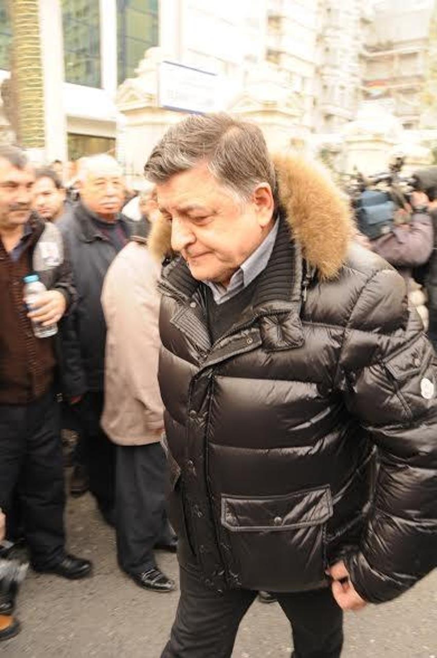 Adnan Şenses son yolculuğuna uğurlandı