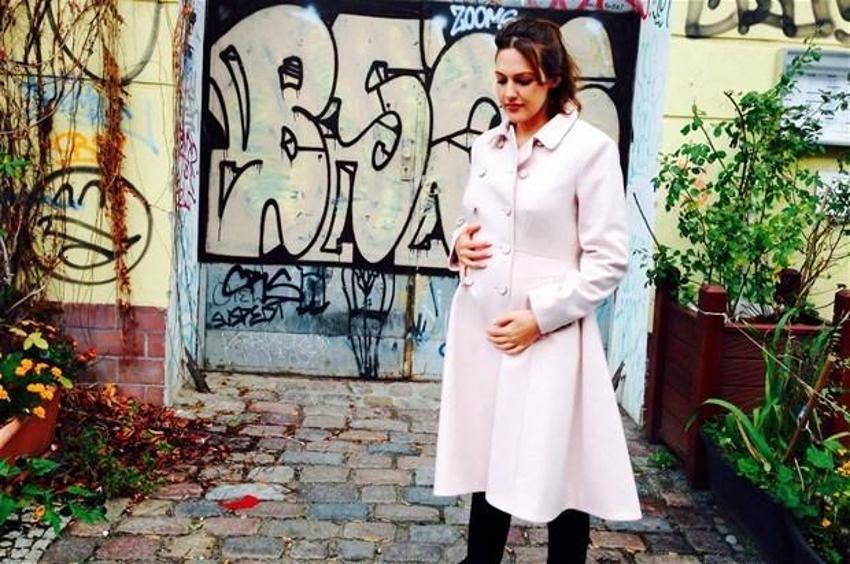 Meryem Uzerli´den hamilelik pozu