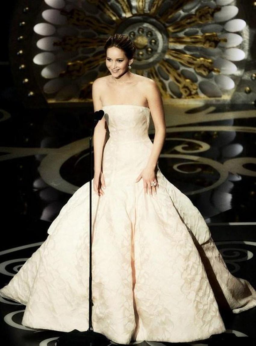 Jennifer Lawrence saçlarını kestirdi