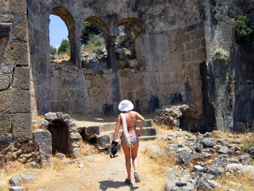 Karolin Fişekçi: ´Dünyanın en seksi ressamı´