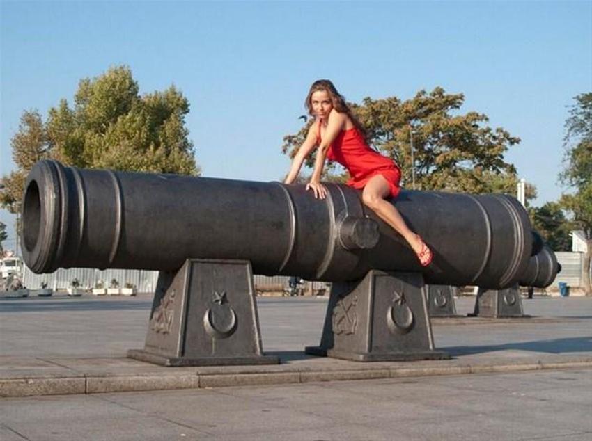 Karolin Fişekçi: ´Dünyanın en seksi ressamı´