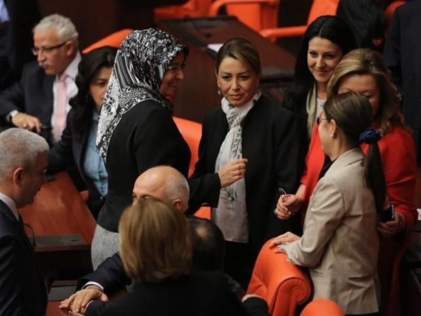 Türbanlı vekil TBMM´de