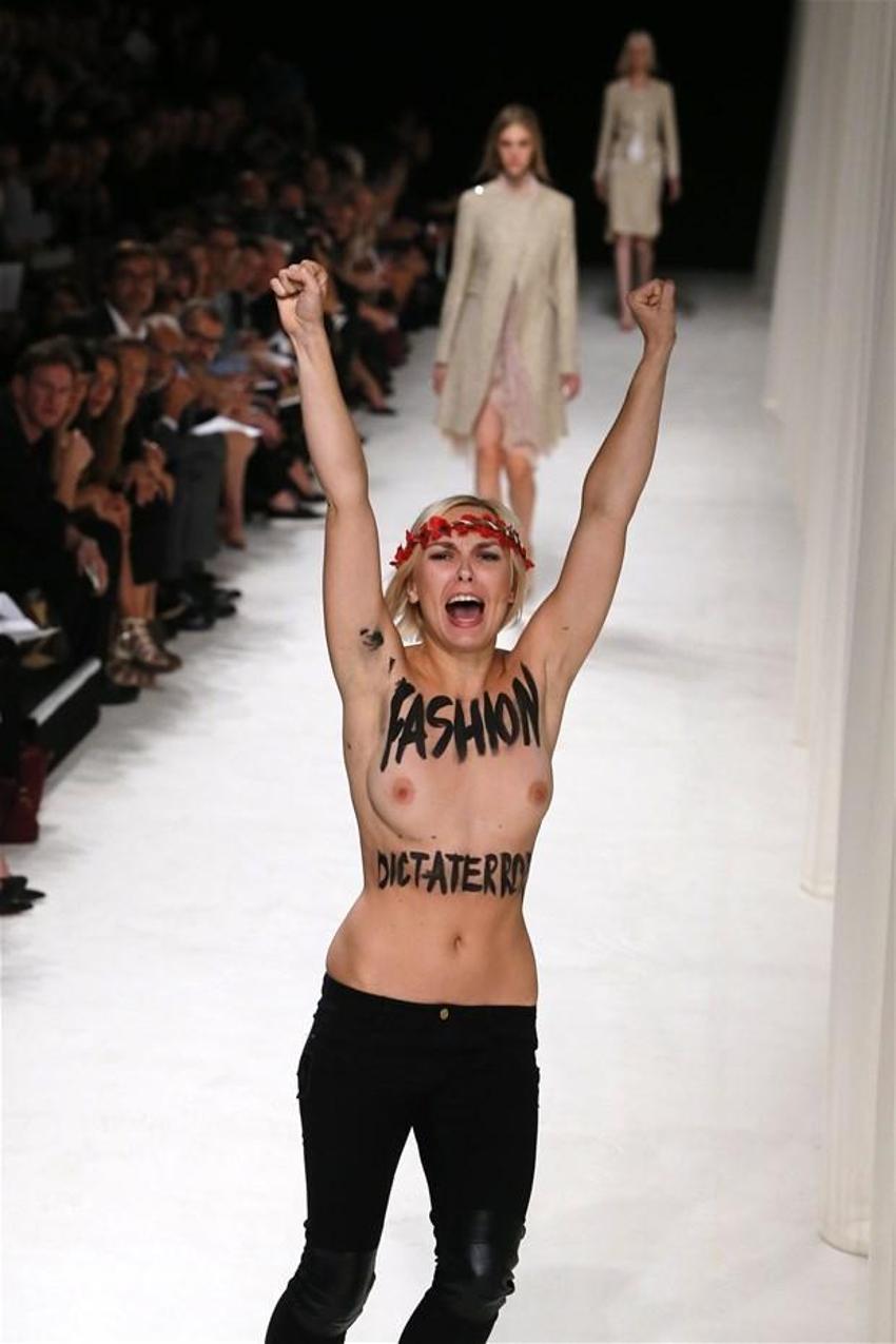 FEMEN defile bastı