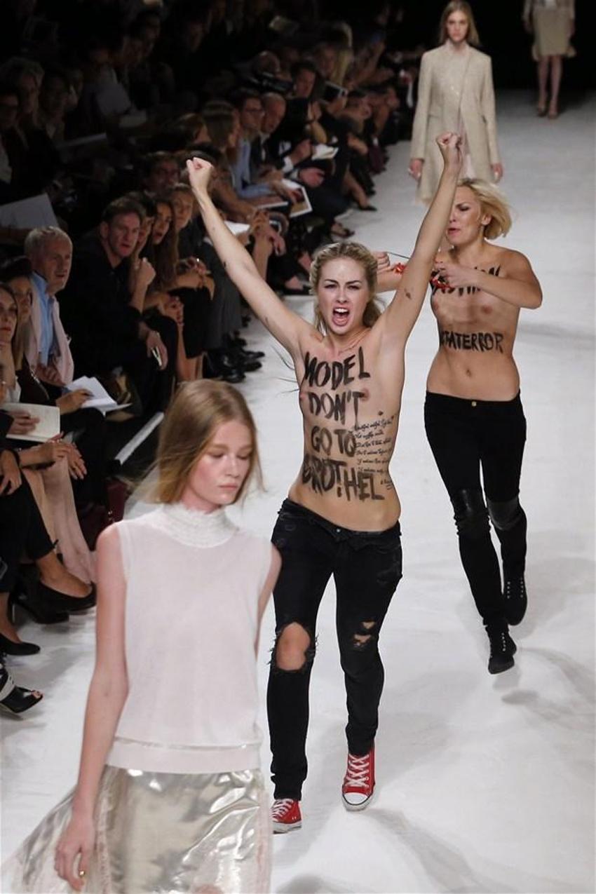 FEMEN defile bastı