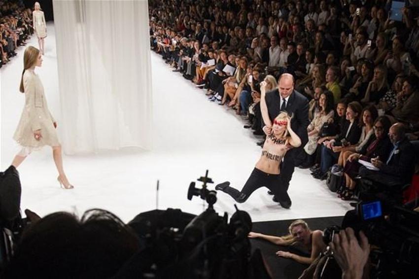 FEMEN defile bastı