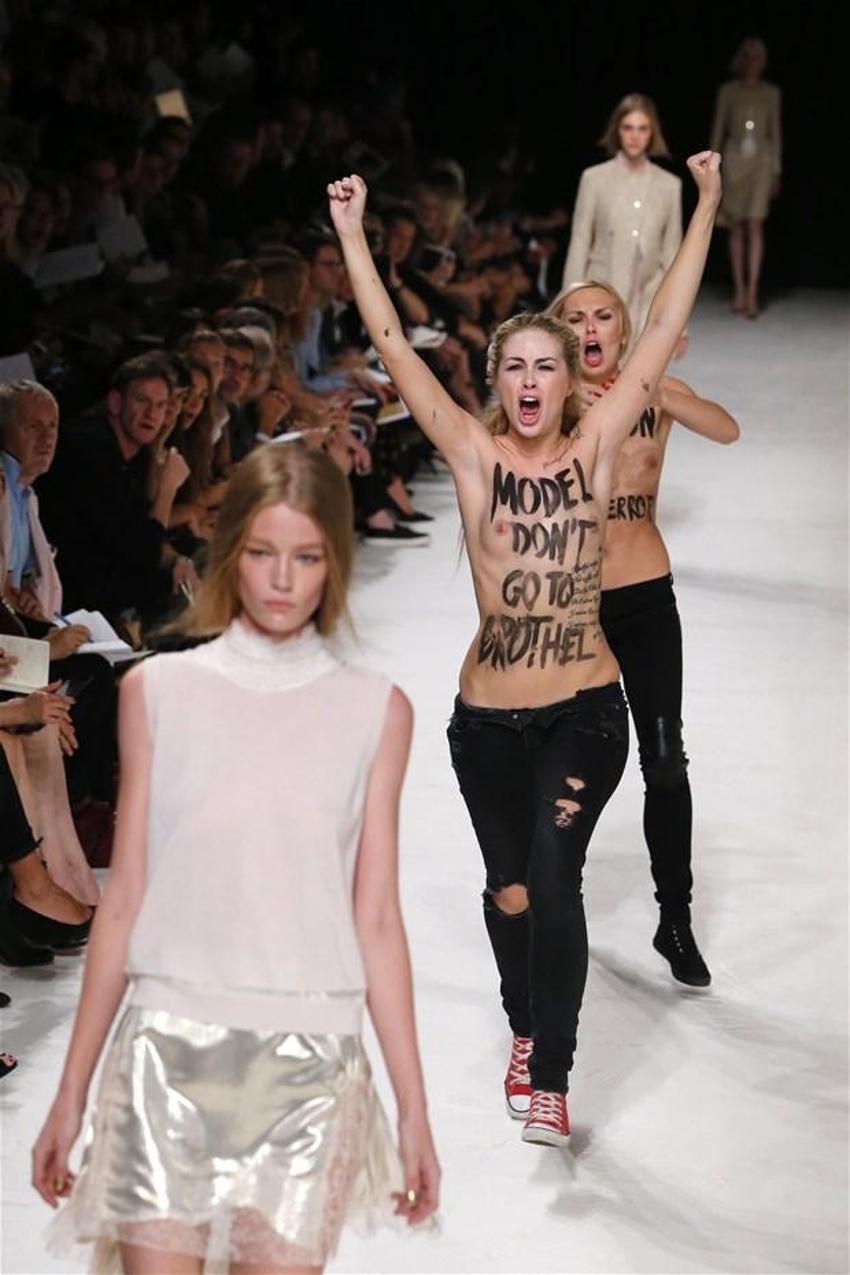 FEMEN defile bastı