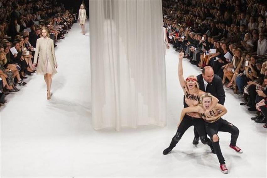 FEMEN defile bastı