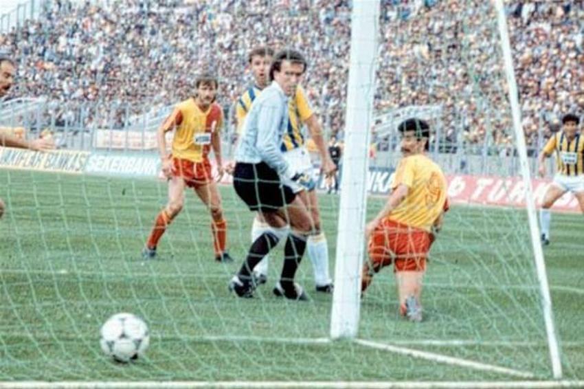 Selçuk Yula kimdir?