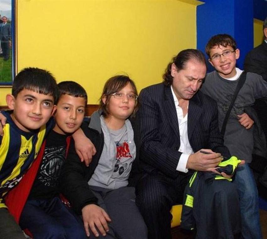 Selçuk Yula kimdir?