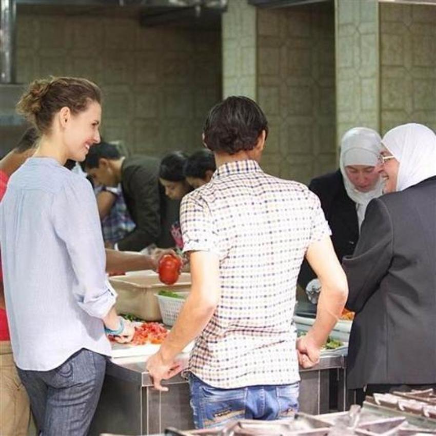 Esma Esad iftarlık dağıttı