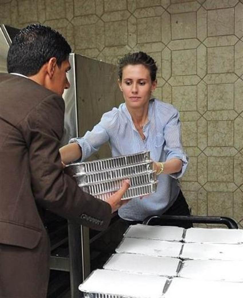 Esma Esad iftarlık dağıttı