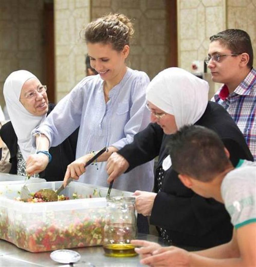 Esma Esad iftarlık dağıttı