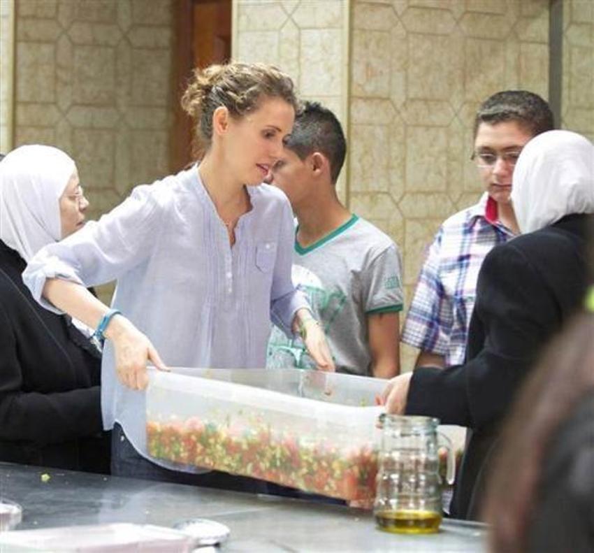 Esma Esad iftarlık dağıttı