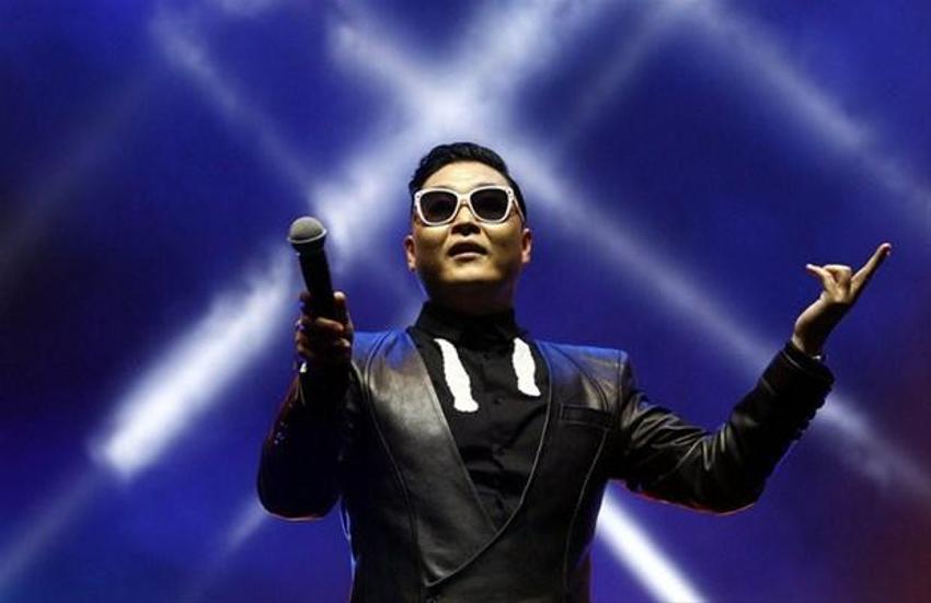 PSY hayranlarını şaşırttı