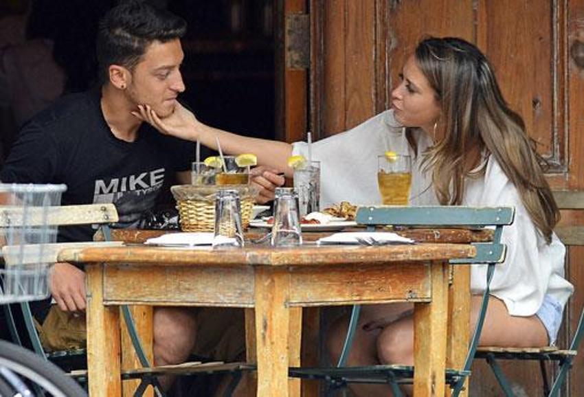 Mesut Özil ve Mandy Capristo