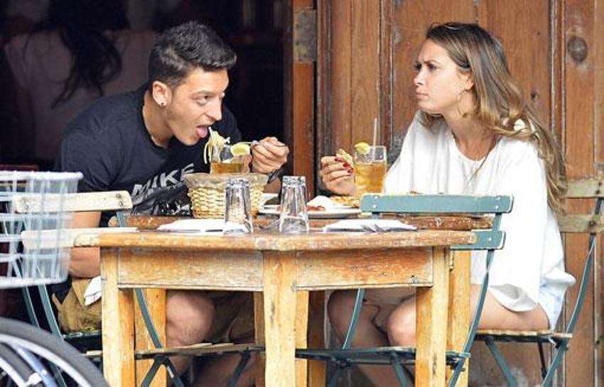 Mesut Özil ve Mandy Capristo