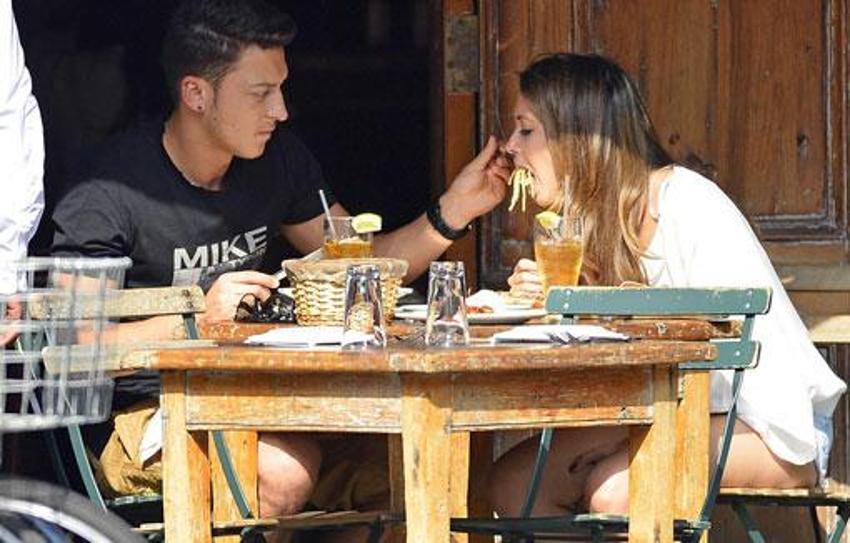 Mesut Özil ve Mandy Capristo