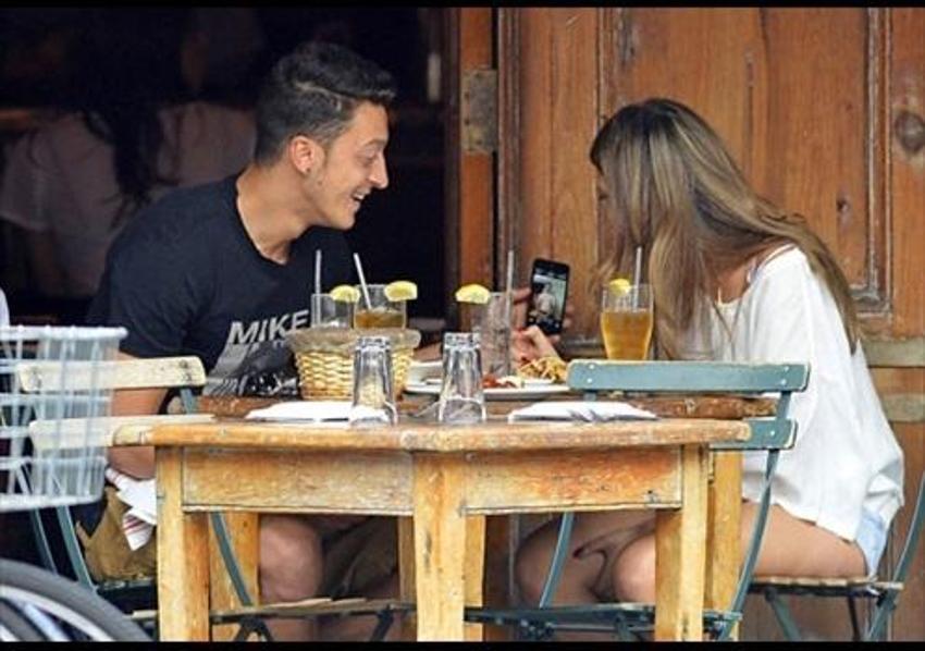 Mesut Özil ve Mandy Capristo
