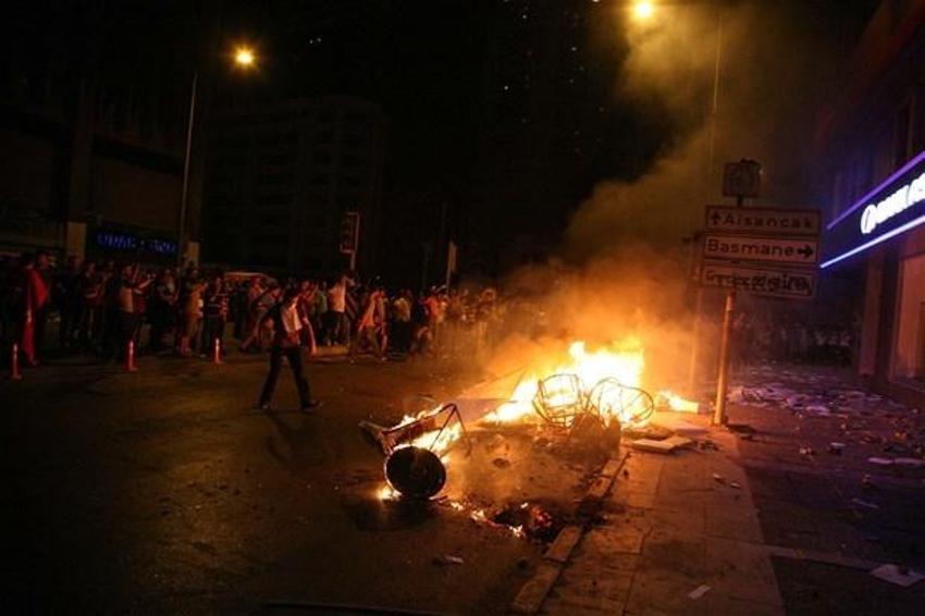 İzmir yangın yeri!