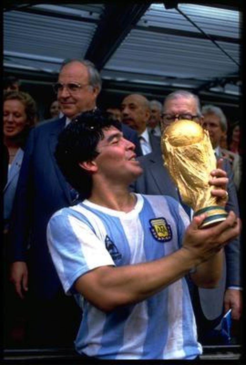Futbol tarihinin 50 en iyi ortasaha oyuncusu