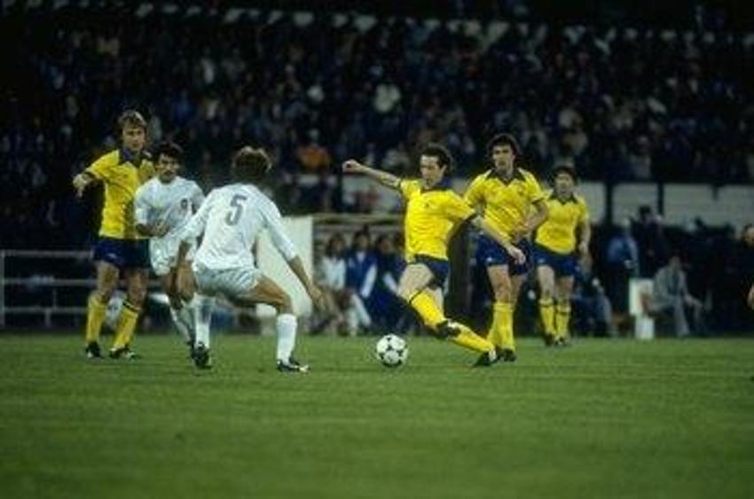 Futbol tarihinin 50 en iyi ortasaha oyuncusu