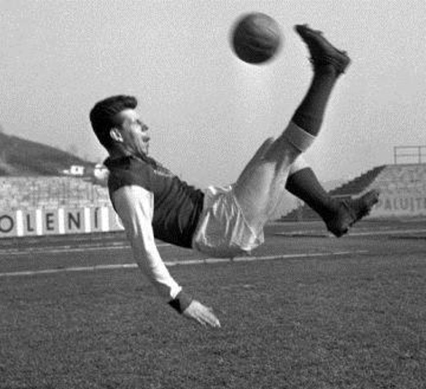 Futbol tarihinin 50 en iyi ortasaha oyuncusu