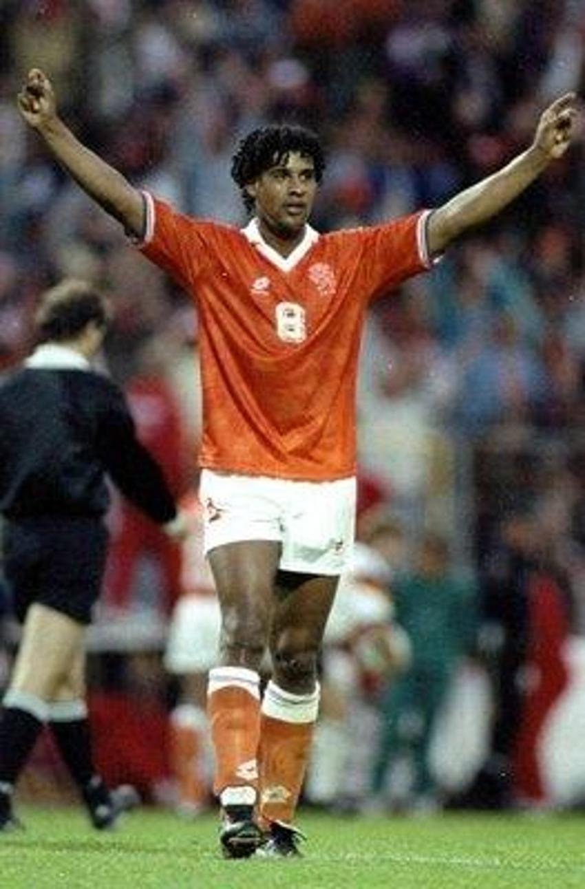 Futbol tarihinin 50 en iyi ortasaha oyuncusu