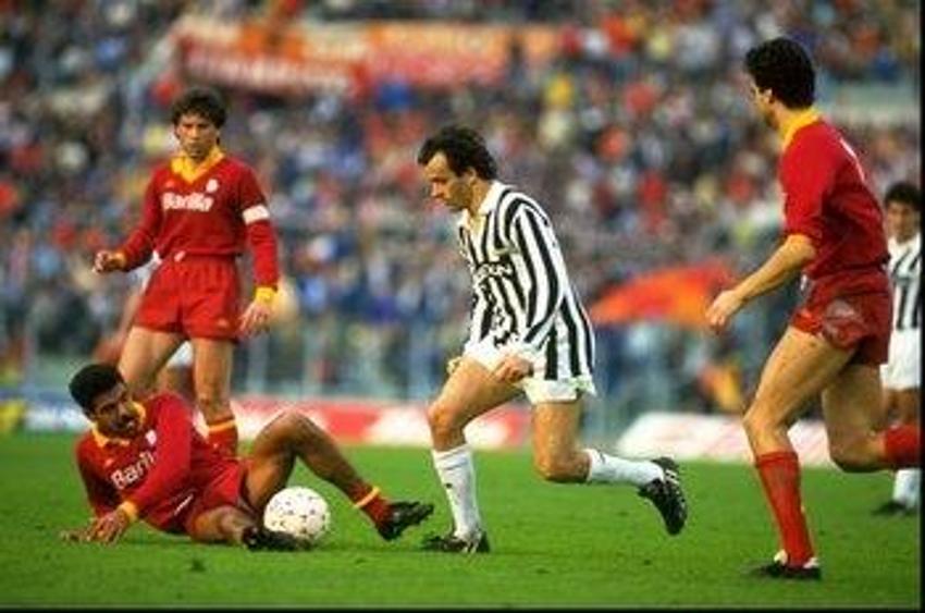 Futbol tarihinin 50 en iyi ortasaha oyuncusu