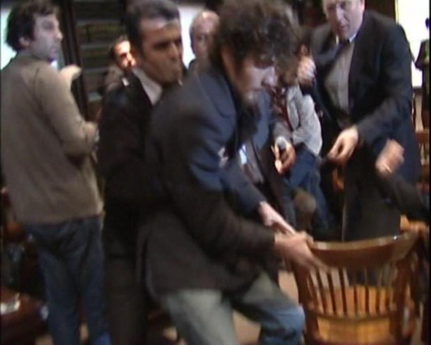 YÖK başkanına yumurtalı protesto!