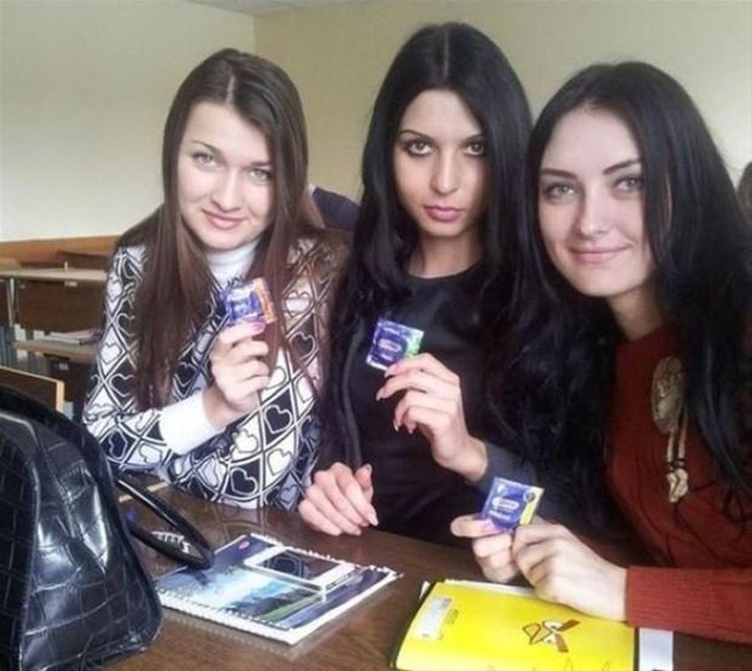 Ученицы ПТУ устраивают обнаженку Ученицы ПТУ устраивают обнаженку
