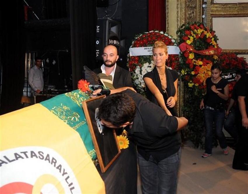Erol Günaydın son yolculuğuna uğurlandı...