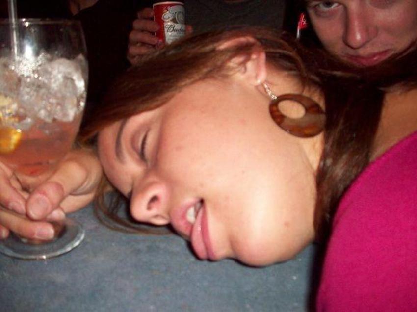 Пьяные тёлки на туосвке