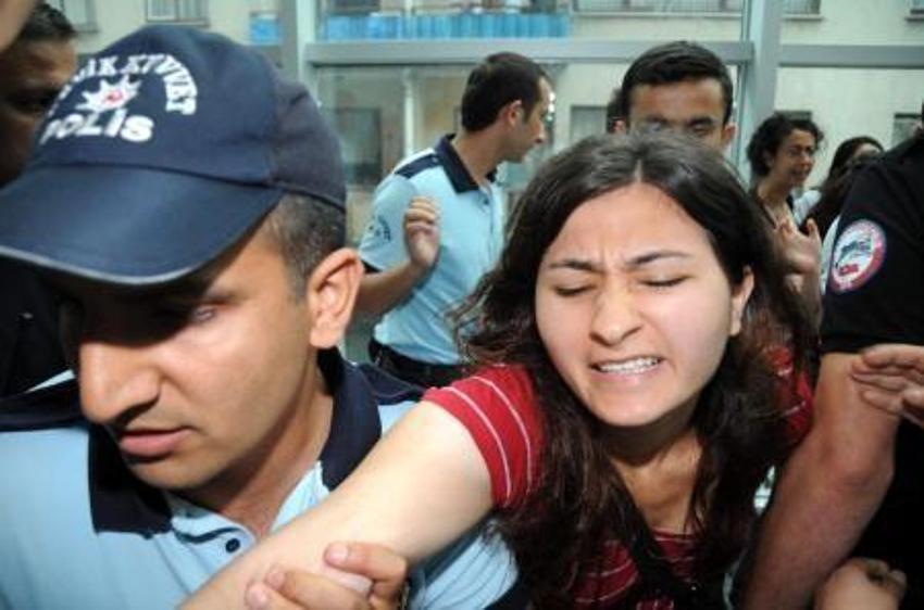 Trabzon'da yumurtalı protesto