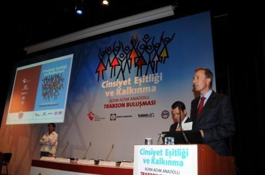 Trabzon'da yumurtalı protesto